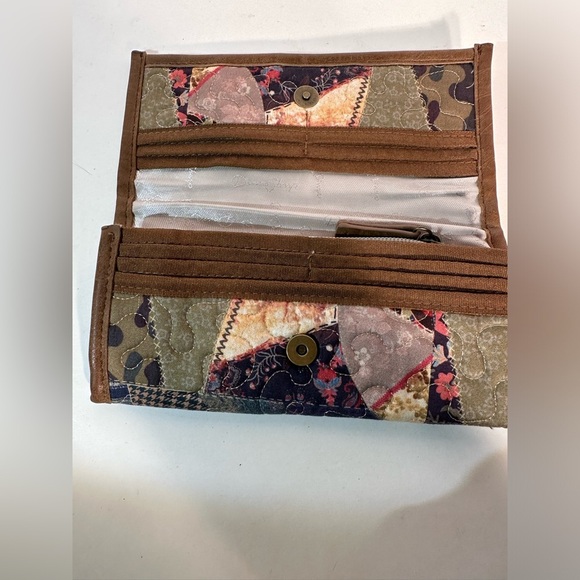 Donna Sharp Patchwork Quilted Multicolor Clutch Snap Wallet Brown Leather Trim - Picture 3 of 8